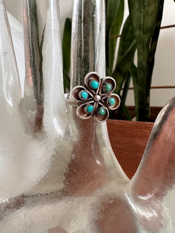 Vintage Sterling Silver Zuni Flower Turquoise Ring