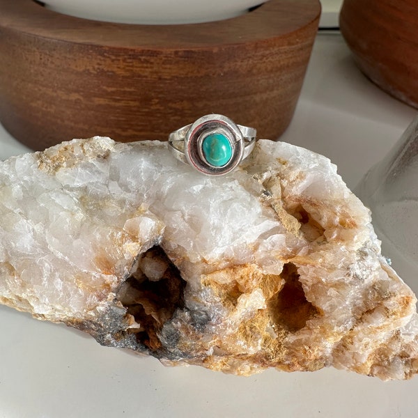 Vintage Sterling Silver Turquoise Ring