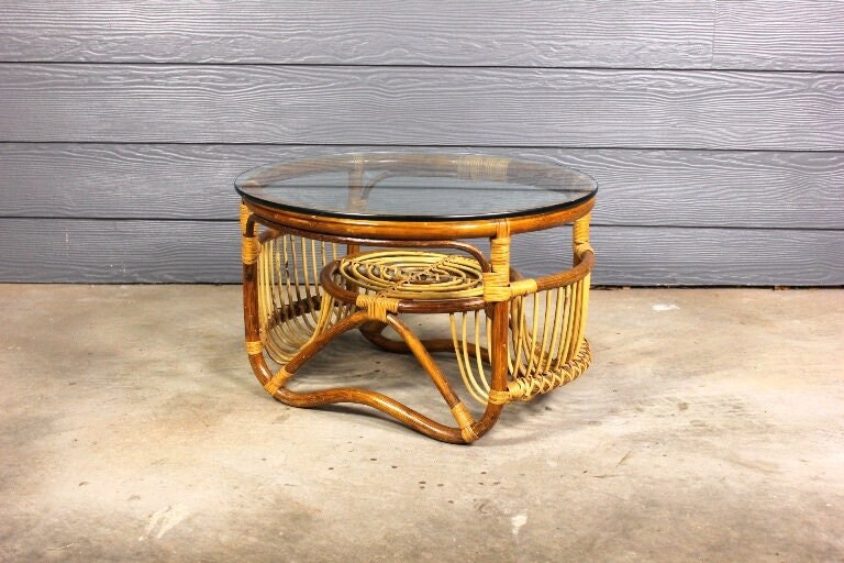 Vintage rattan coffee table outlet with glass top