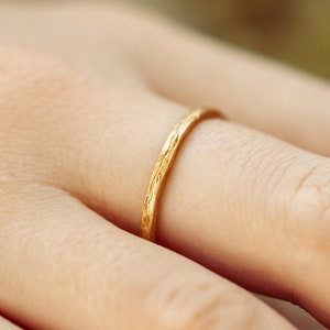 Unisex 18K Engraved Leaf Organic Gold Ring