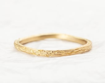 Unisex 18K Engraved Leaf Organic Gold Ring