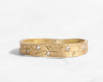 18k Solid Gold Engraved Leaves and Diamonds Engegement Band