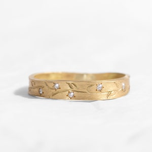 Romantic 18k Solid Gold Engraved Leaves and Diamonds Engegement Band image 2
