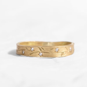 Romantic 18k Solid Gold Engraved Leaves and Diamonds Engegement Band image 2