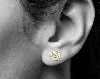 14k Gold Flower Stud Earrings, Delicate Rose Earrings, Gift for Xmas, Matte Yellow Gold Earrings, Minimalist Women Earrings