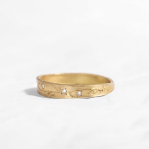 Romantic 18k Solid Gold Engraved Leaves and Diamonds Engegement Band image 4