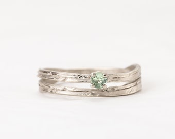 Split Shank Green Sapphire Ring made of 14K White Gold