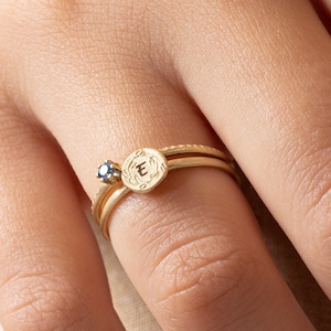 14K Solid Gelb Gold Benutzerdefinierte Kranz Krone Initiale und Birthstone Blumenring Set, schönes persönliches Geschenk für sie