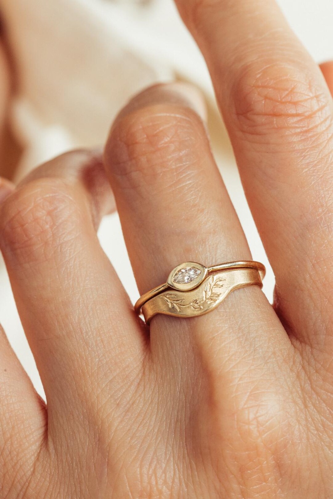 Anillo de bodas de oro amarillo macizo de 14 quilates con forma de