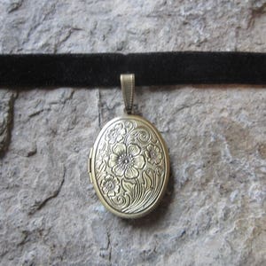Victorian Floral Etched Bronze Locket Choker - Victorian Look - 1800's - Keepsake, Photo, Goth, Unique