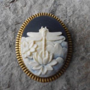 Choose Black, Blue or Purple - Hummingbird Cameo Brooch / Pin - Gold Tone - Beautiful Detail and Great Quality!!! Unique, Summer