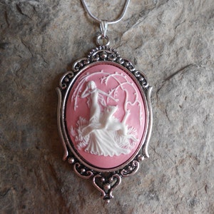 Stunning Goddess Diana with Deer Cameo Pendant Necklace---.925 plated 22&quot; Chain--- Great Quality
