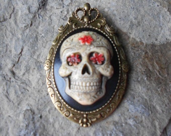 2 in 1 - Sugar Skull, Day of the Dead, Skull (Hand Painted) Cameo Brooch/Pin/Pendant!!! Skeleton, Goth, Gothic, Halloween, Steampunk Unique