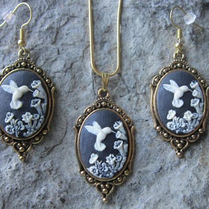 Choose Black, Purple, Blue or Pink - Hummingbird Cameo Pendant Necklace and Earrings Antiqued Gold Set - Great Quality
