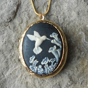 Choose Black or Blue - Hummingbird Cameo Gold Plated Locket!!! - Bird - High Quality  Weddings, Photos, Keepsakes