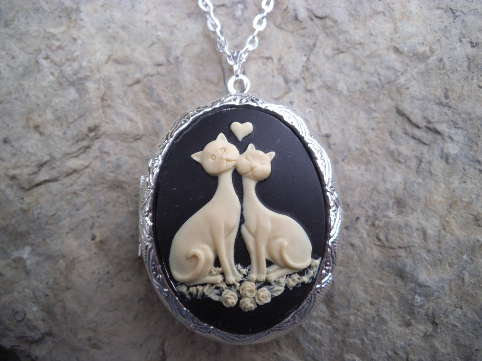 Locket--stunning Cat Pendant Locket - Cats in Love, Heart, Love-- 2 ...