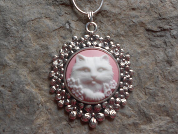 Collier Avec Pendentif Camée Chat - Acier Inoxydable Et émail - Neuf Sans Emballage