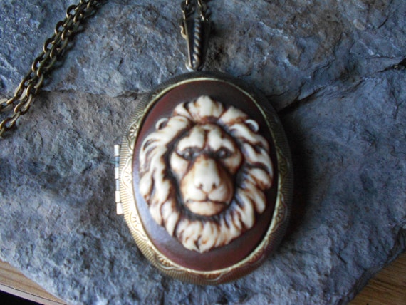 Pendentif Ancien Camée – Lion Taillé à La Main, Pièce Vintage – Occasion