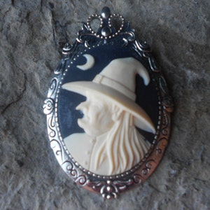 Choose Silver or Bronze - 2 in 1 - Halloween Witch Cameo-  Brooch/Pin/Pendant -- Great Quality!!! Witch&#39;s Hat, Moon