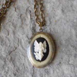 Cameo Locket!!! Flying Guardian Angel!!! High Quality!!! Antiqued Bronze, Weddings, Photos, Keepsakes