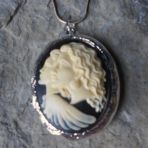 Cameo Locket!!! Guardian Angels (cream on black)!!! High Quality!!!  Weddings, Photos, Keepsakes