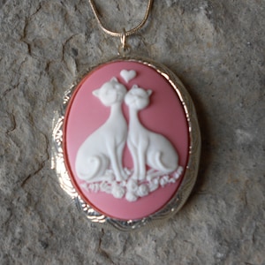 LOCKET - atemberaubende Katze Anhänger Medaillon - Katzen in Liebe, Herz, Liebe - 2&quot; lang - große Qualität
