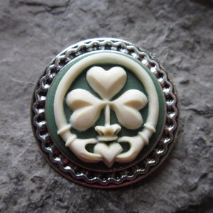 Irish Shamrock and Claddagh on Green Cameo Silver Brooch / Pin - Celtic, Ireland, Gift, Clover, St Patrick&#39;s Day