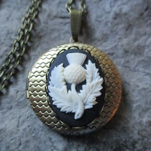 Bronze Round Locket with Scottish Thistle Cameo -  Antique look - Vintage Look - Great Quality - Scotland - Celtic