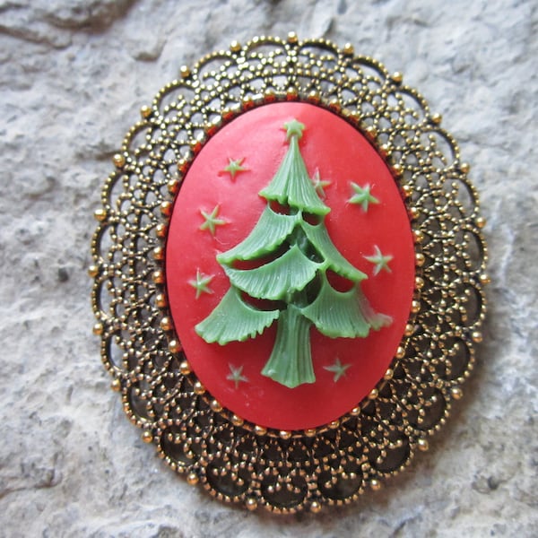 Choose Gold or Silver Plated - 2 in 1 -Christmas Tree on Red Cameo Brooch/Pin/Pendant - Festive - Beautiful Detail and Great Quality  -