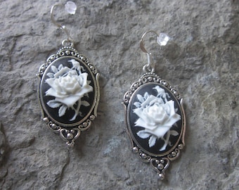 Pendientes de camafeo con rosa blanca sobre fondo negro - Gran calidad - Boda - Novia - Estilo victoriano