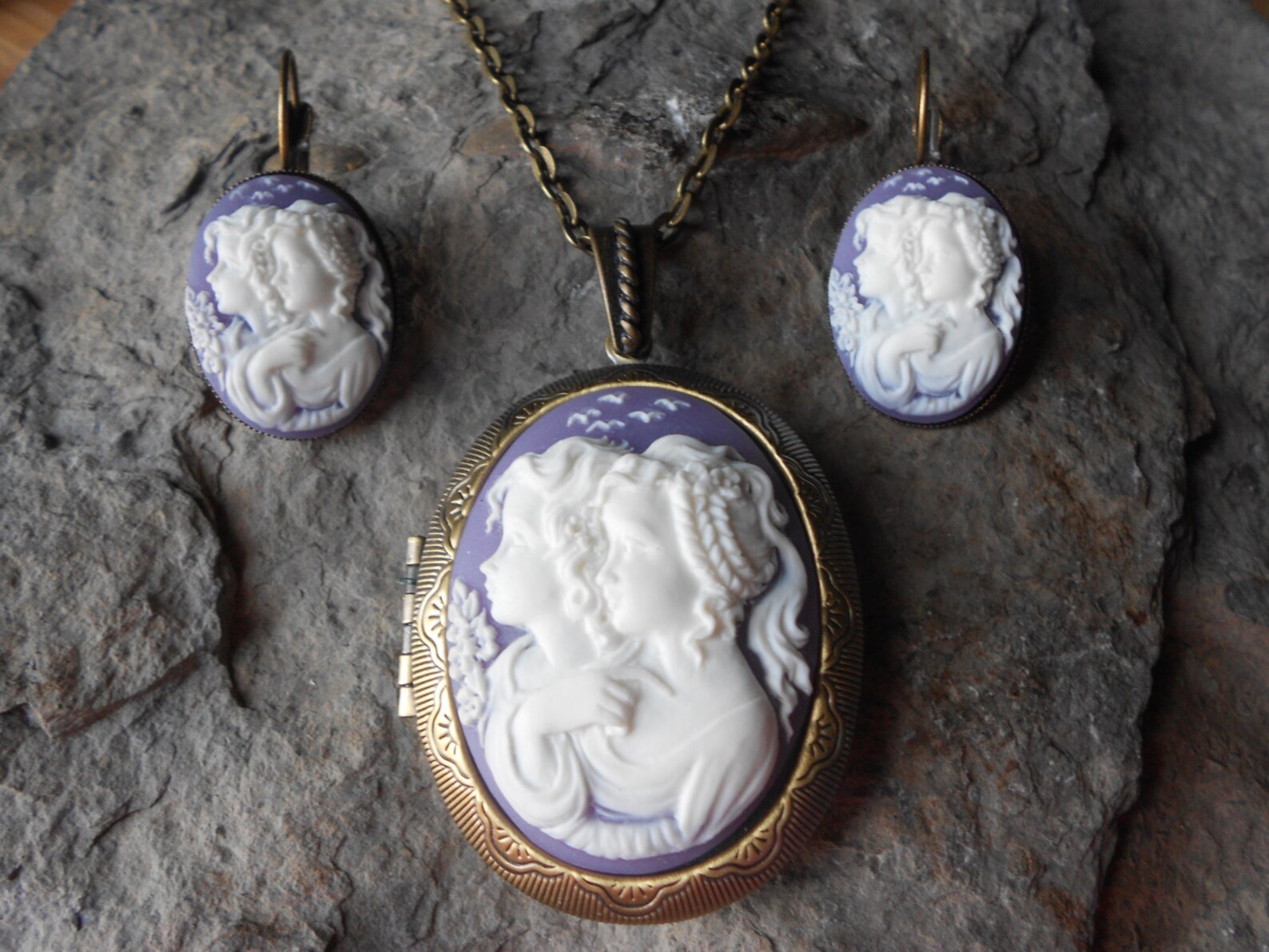 Locket and earring set Clearance