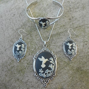 Matching Set-- Cameo Necklace, Earrings and Bracelet!!!  Hummingbird (ivory on black) Gorgeous Quality!!!!!!