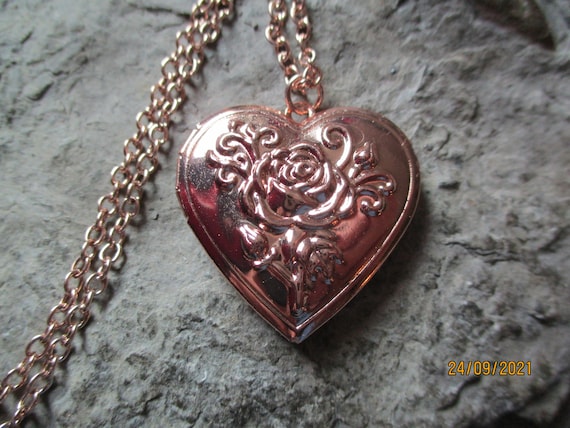 Rose shaped locket deals
