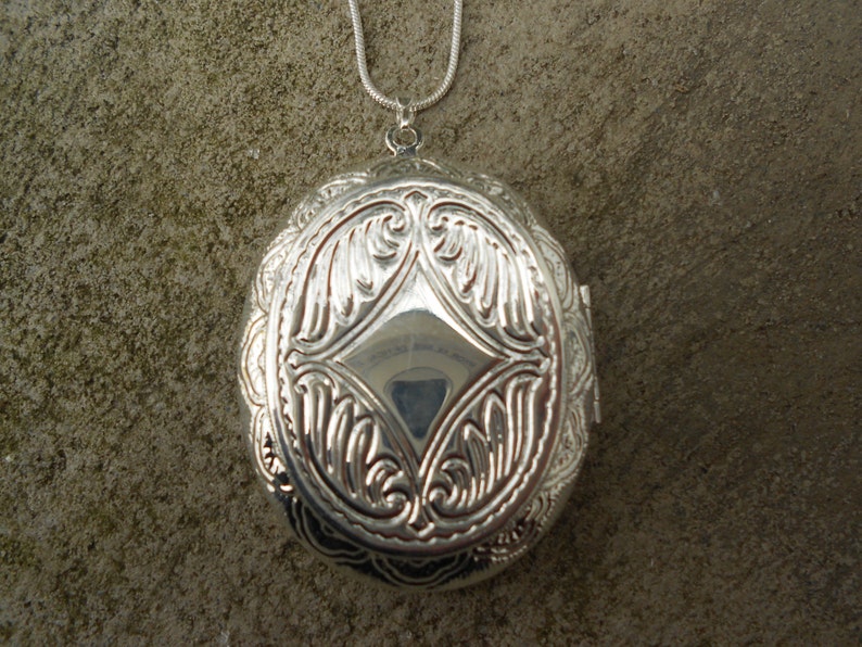 Christmas Keepsakes Guardian Angel Cameo Silver Plated Lockets Religious Easter Photos Weddings Choose Blue or Red