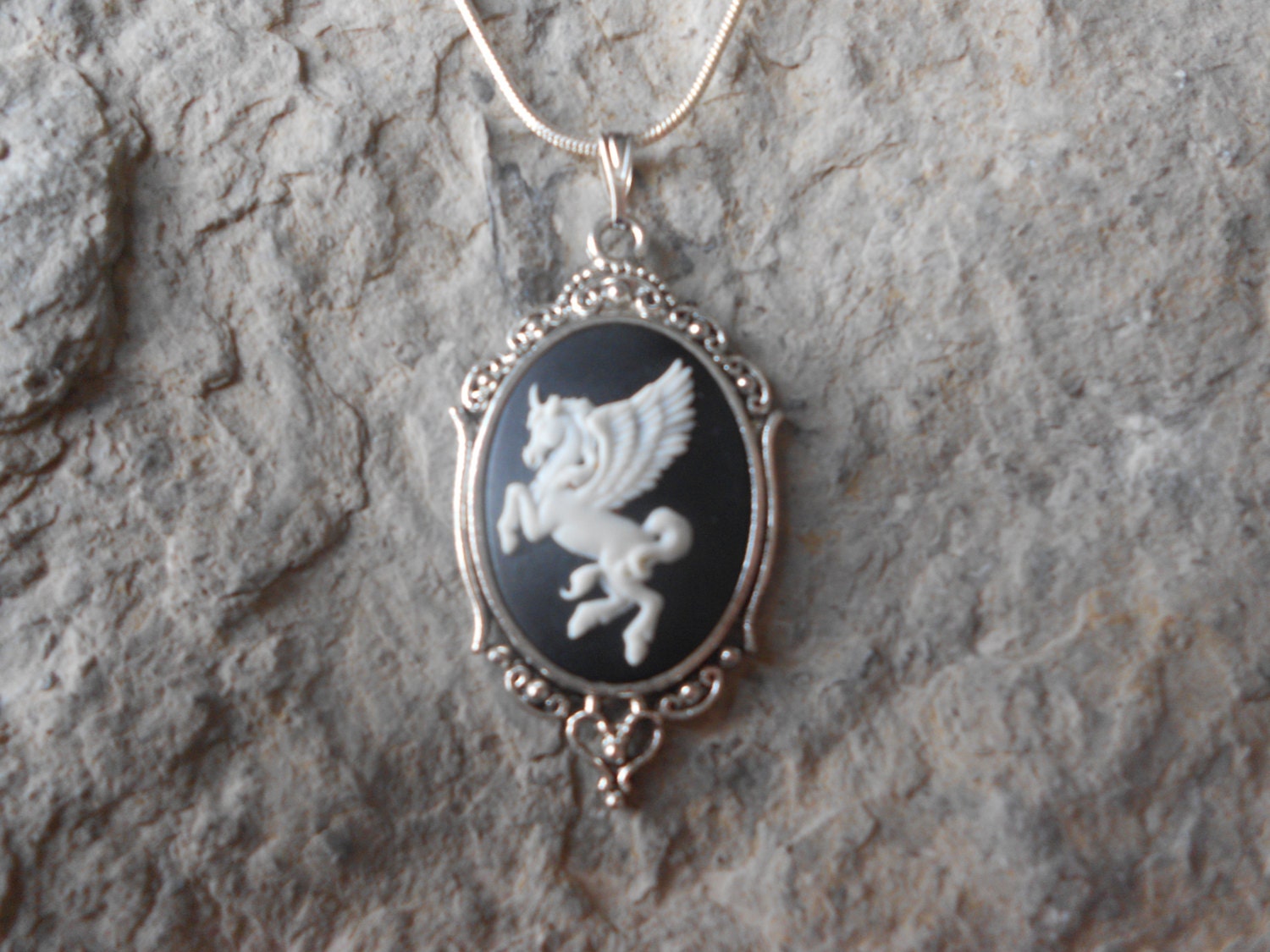 Stunning Pegasus - Unicorn Cameo Pendant Necklace---.925 Plated 22 