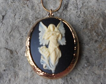 Flying Guardian Angel Cameo Gold Plated Locket!!! High Quality!!!  Religious, Mother Mary, Weddings, Photos, Keepsakes