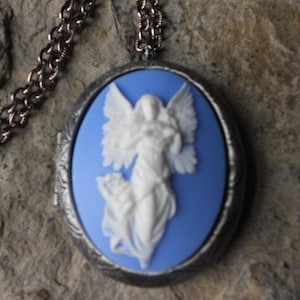 Guardian Angel Cameo Locket!!! Gorgeous!!! High Quality!!! Religious, Christmas - Easter - Photos, Keepsakes