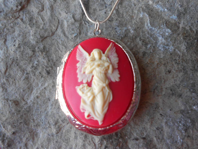 Christmas Keepsakes Guardian Angel Cameo Silver Plated Lockets Religious Easter Photos Weddings Choose Blue or Red