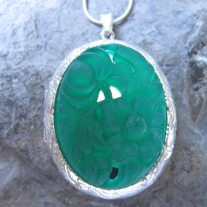 Choose Bronze or Silver Emerald Green Floral Swirl Carved Resin Cameo ...
