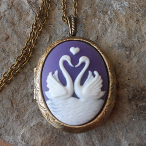 Medallón colgante de cisnes en forma de corazón - Blanco - Morado - Amor - Día de San Valentín - Aniversario - Gran calidad