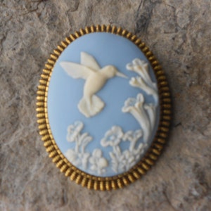 Choose Blue, Purple, Black or Pink - Hummingbird Cameo Brooch / Pin - Gold Tone - Beautiful Detail and Great Quality!!! Unique, Summer
