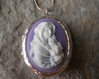 Cameo Locket!!! Gorgeous Virgin Mary and Baby Jesus (Mother and Baby)!!! High Quality!!!  Weddings, Photos, Keepsakes