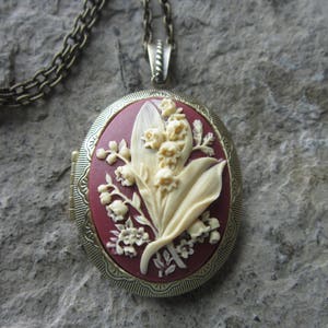 Choose Bronze, Gold or Antiqued Silver - Lily of the Valley Cameo Locket - High Quality -  Weddings, Photos, Keepsakes