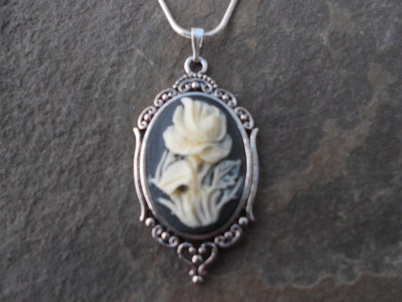 Stunning Iris Cameo Pendant Necklace cream on black.925 plated 22 Chain Great Quality image 1