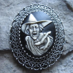 Choose Silver or Gold - 2 in 1 - Hand Painted Halloween Witch Cameo-  Brooch/Pin/Pendant - Great Quality!!! Spooky, Scary, Witch&#39;s Hat, Moon