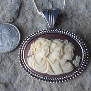 Three Generation, Mother and Daughters, Sisters, or Friends Cameo Pendant Necklace---.925 plated 22&quot; Chain--- Great Quality