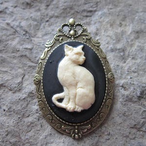 クリーム色または黒色をお選びください - 子猫のカメオブローチ/ピン/ペンダント - ユニーク - ビクトリア朝 - 猫好き - ギフト