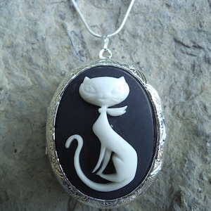 Medaillon--beeindruckende Katze Anhänger Medaillon--2&quot; lang---plattiert.925 22&quot; Kette---großer Qualität