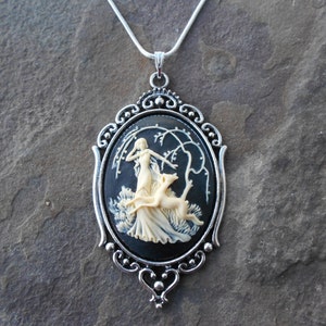 Stunning Goddess Diana with Deer Cameo Pendant Necklace---.925 plated 22&quot; Chain--- Great Quality