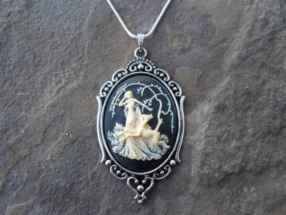 HUNTRESS QUALITY!!! LOCKET * --STUNNING GODDESS DIANA WITH DEER CAMEO NECKLACE HUNTRESS QUALITY!!! LOCKET * --STUNNING GODDESS DIANA WITH DEER CAMEO NECKLACE